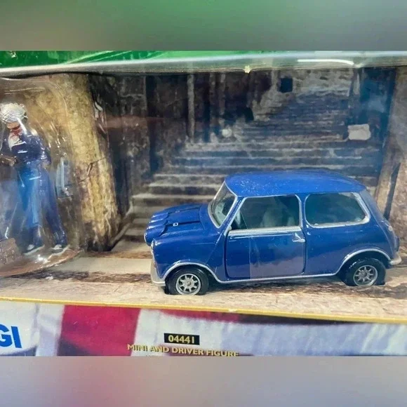 Corgi #04441 The Italian Job (1969) Blue Mini & Driver + Gold Bars - Rare🏦🚙🛣️ - Picture 7 of 12